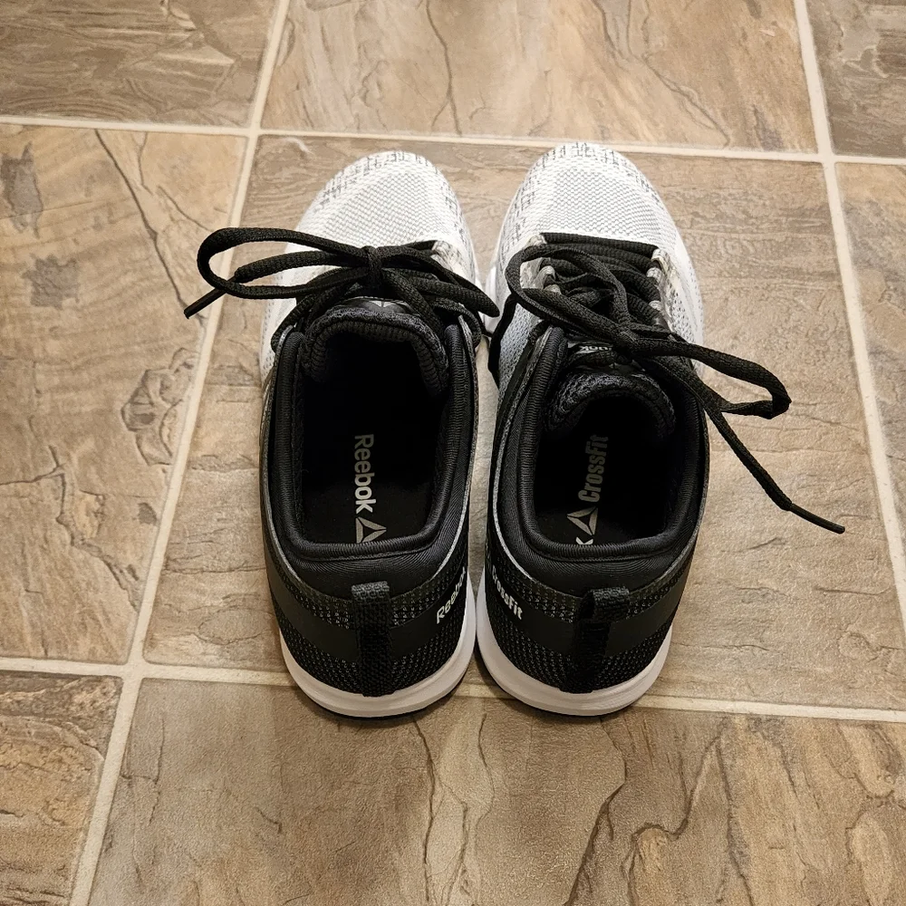 Black & White Reeboks - Picture 4 of 7